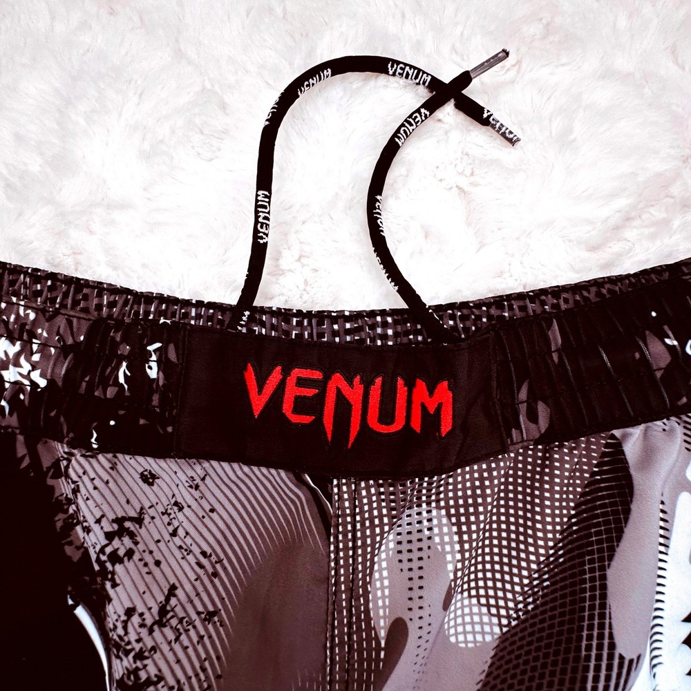 Venum Werewolf MMA Fight Shorts Mens Large Black Red Wolf Graphic Muay Thai BJJ - Picture 4 of 10